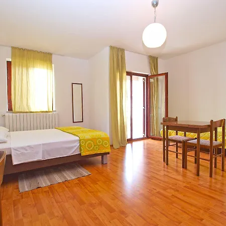 Ivica 1452 3*