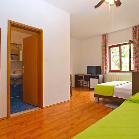 Ivica 1452 Guest house