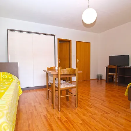 Ivica 1452 Guest house